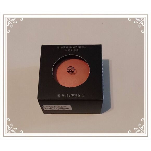BNIB~IL MAKIAGE Mineral Baked Blush in Bootylicious~$36 Retail - Picture 1 of 3